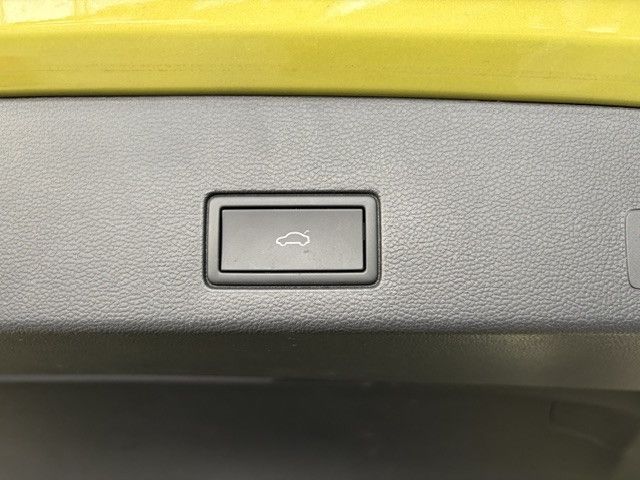 Volkswagen Golf 2024 г. Жёлтый, пробег 29550 км
