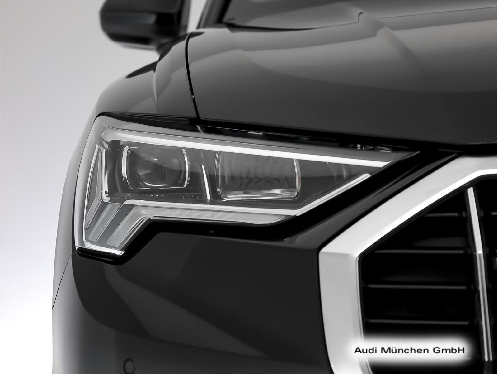 Audi Q3 2022 г. Чёрный, пробег 49728 км