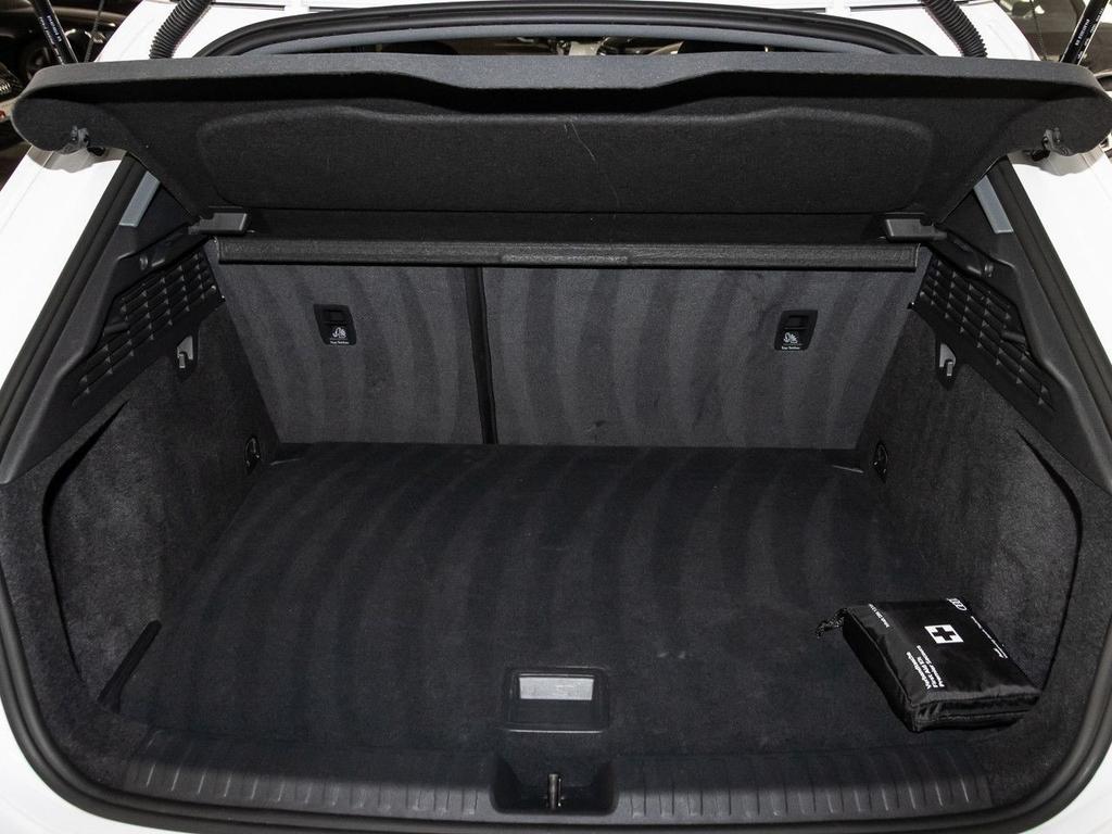 Audi A3 2024 г. Белый, пробег 34522 км
