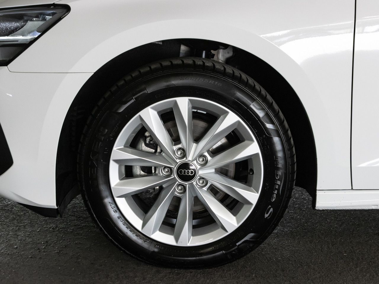 Audi A3 2024 г. Белый, пробег 34522 км