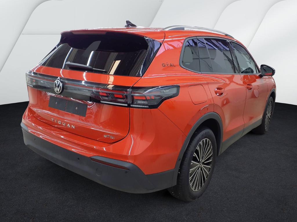 Volkswagen Tiguan 2025 г. Красный, пробег 22100 км