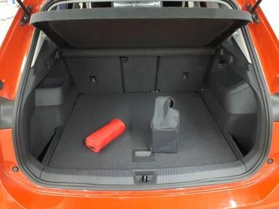 Volkswagen Tiguan 2025 г. Красный, пробег 22100 км