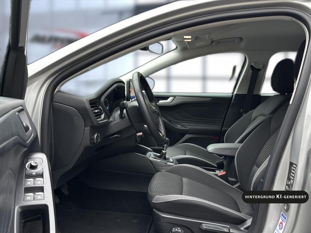 Ford Focus 2022 г. Серебристый, пробег 33200 км