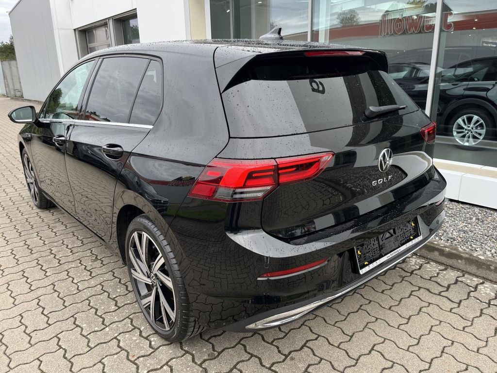 Volkswagen Golf 2024 г. Чёрный, пробег 30450 км