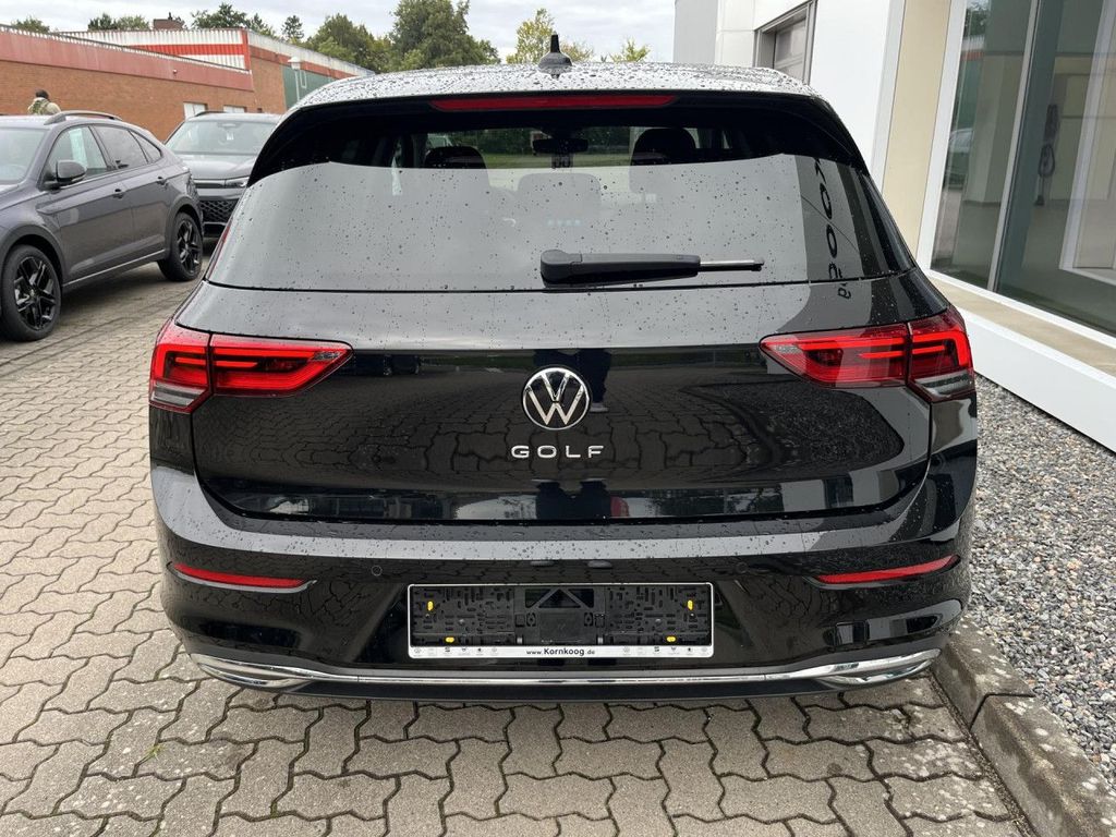 Volkswagen Golf 2024 г. Чёрный, пробег 30450 км