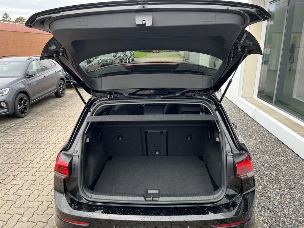 Volkswagen Golf 2024 г. Чёрный, пробег 30450 км