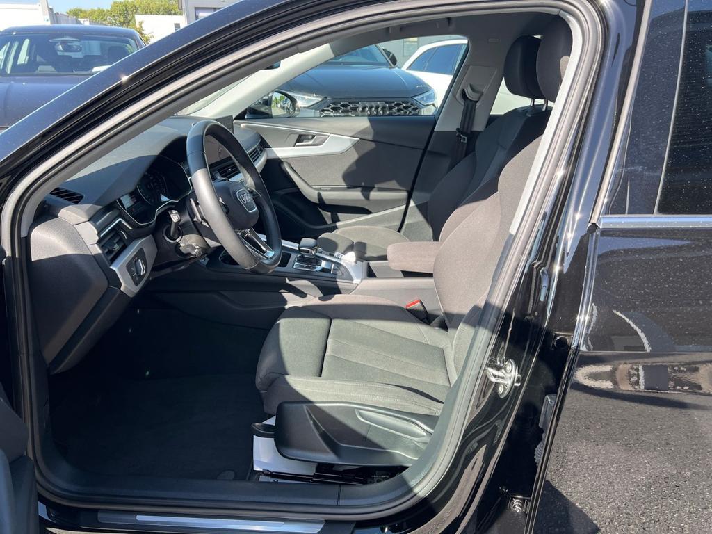 Audi A4 2022 г. Чёрный, пробег 27700 км