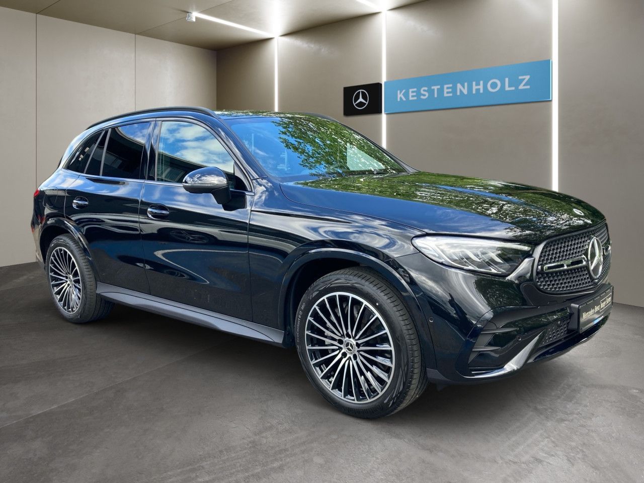 Mercedes-Benz GLC 220 2025 г. Чёрный, пробег 10497 км
