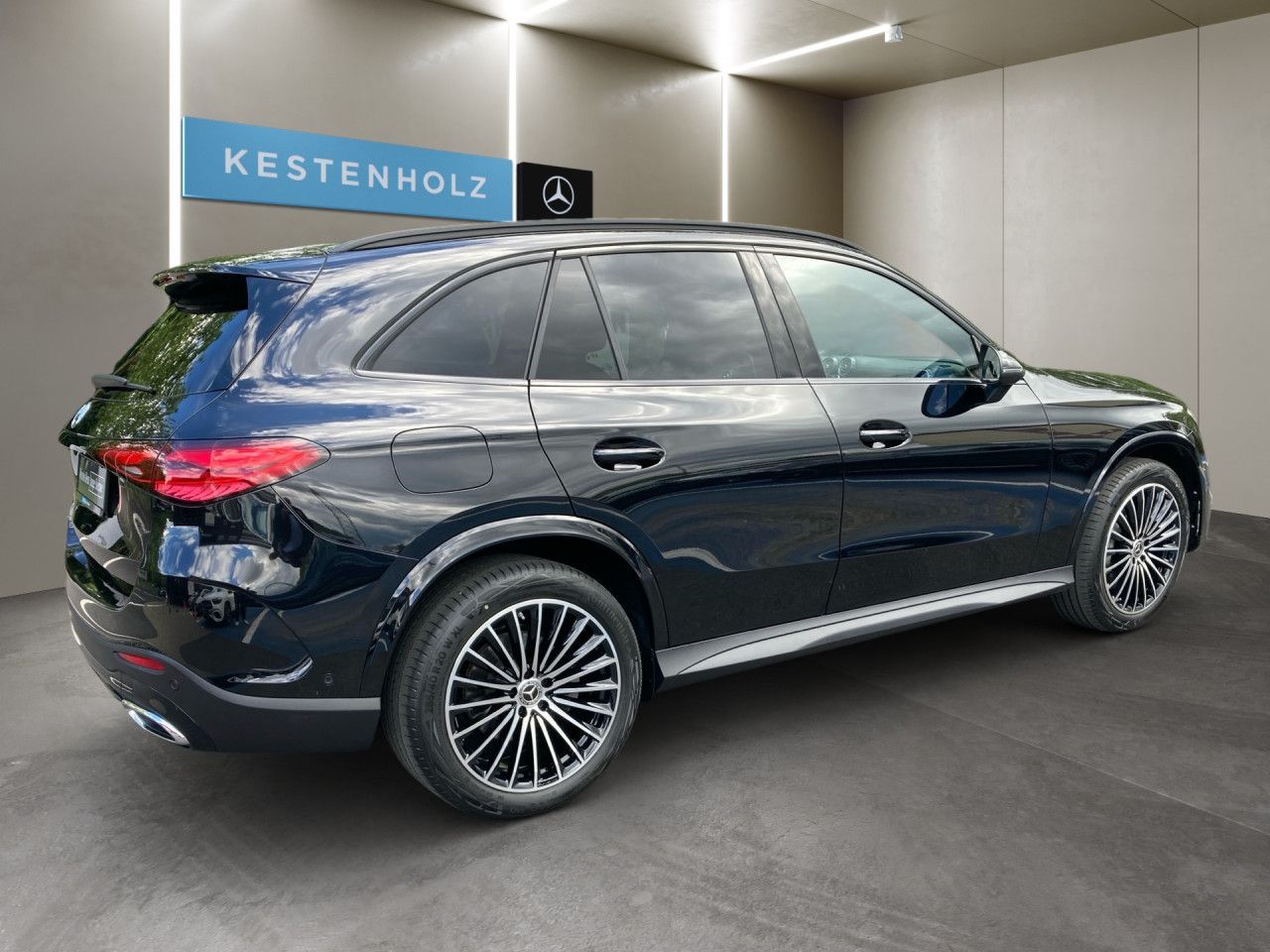 Mercedes-Benz GLC 220 2025 г. Чёрный, пробег 10497 км