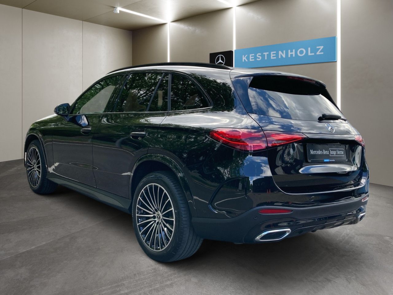 Mercedes-Benz GLC 220 2025 г. Чёрный, пробег 10497 км