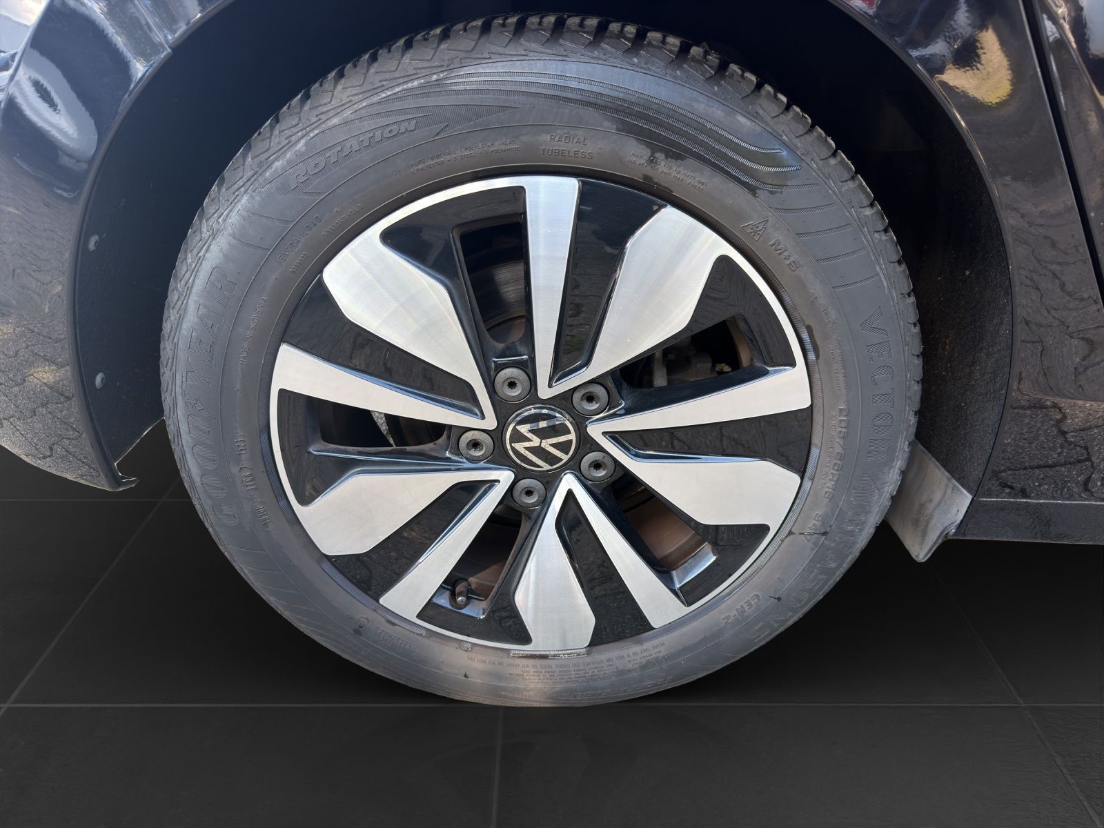 Volkswagen Golf 2023 г. Чёрный, пробег 58631 км