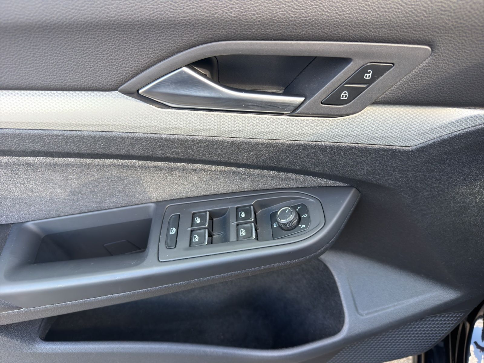 Volkswagen Golf 2023 г. Чёрный, пробег 58631 км