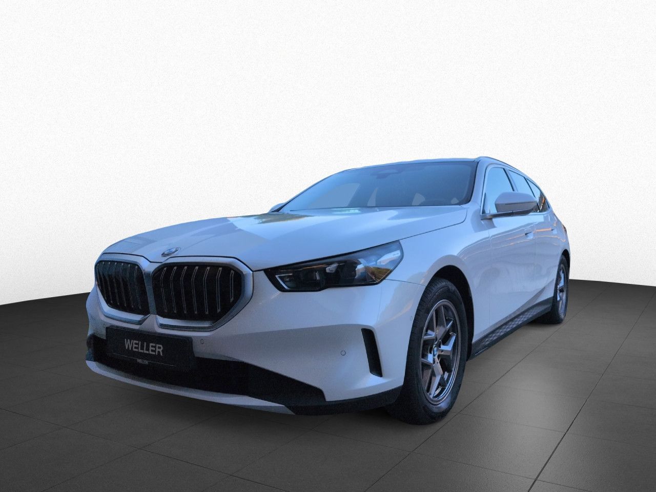 BMW 520 2024 г. Белый, пробег 38088 км