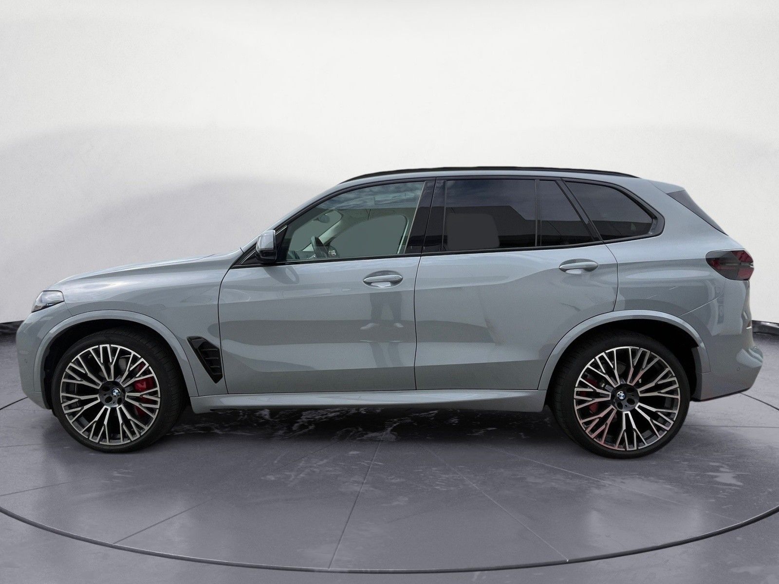 BMW X5 2024 г. Серый, пробег 38569 км