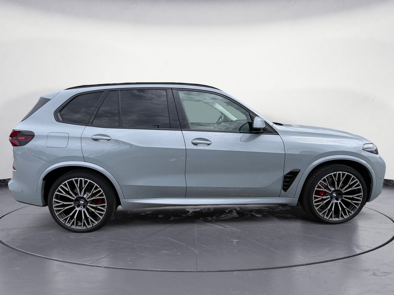 BMW X5 2024 г. Серый, пробег 38569 км