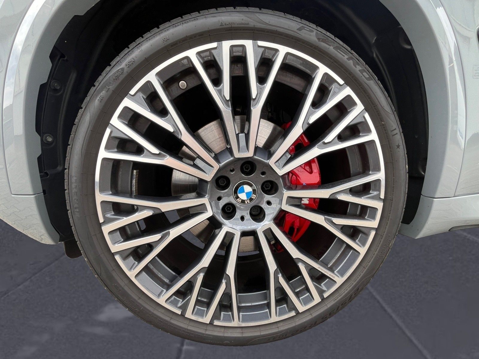 BMW X5 2024 г. Серый, пробег 38569 км