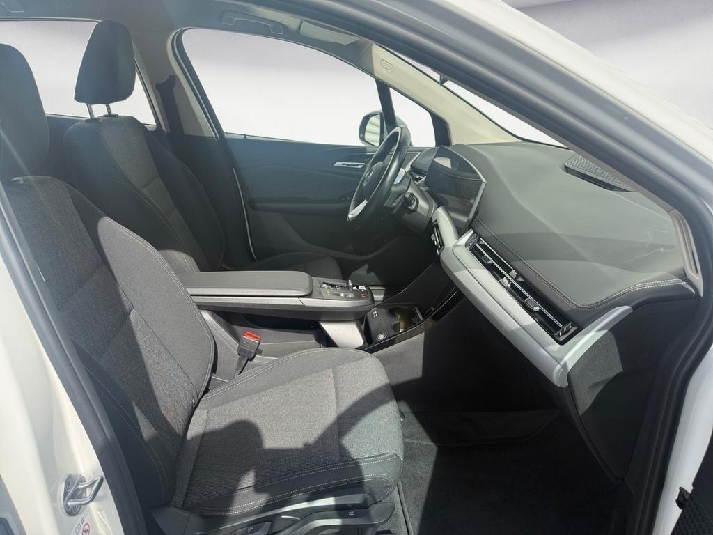 BMW 218 ACTIVE TOURER 2023 г. Белый, пробег 52820 км