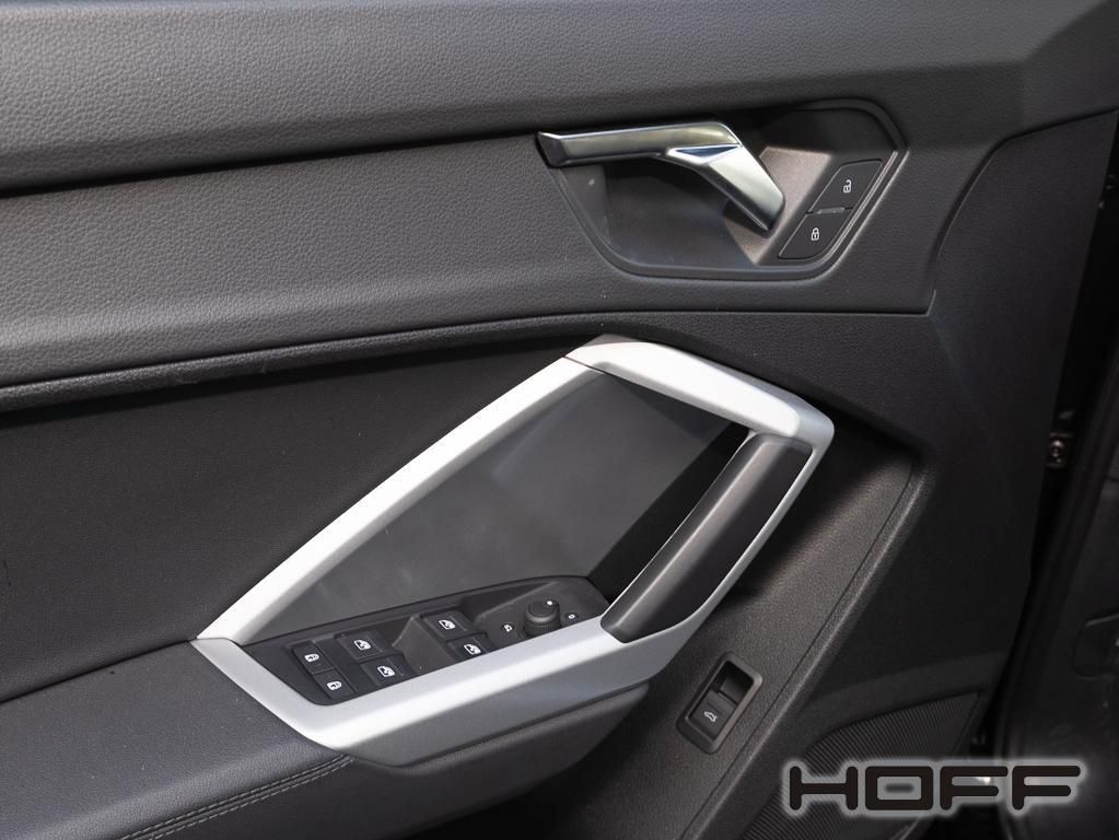 Audi Q3 2024 г. Чёрный, пробег 43000 км