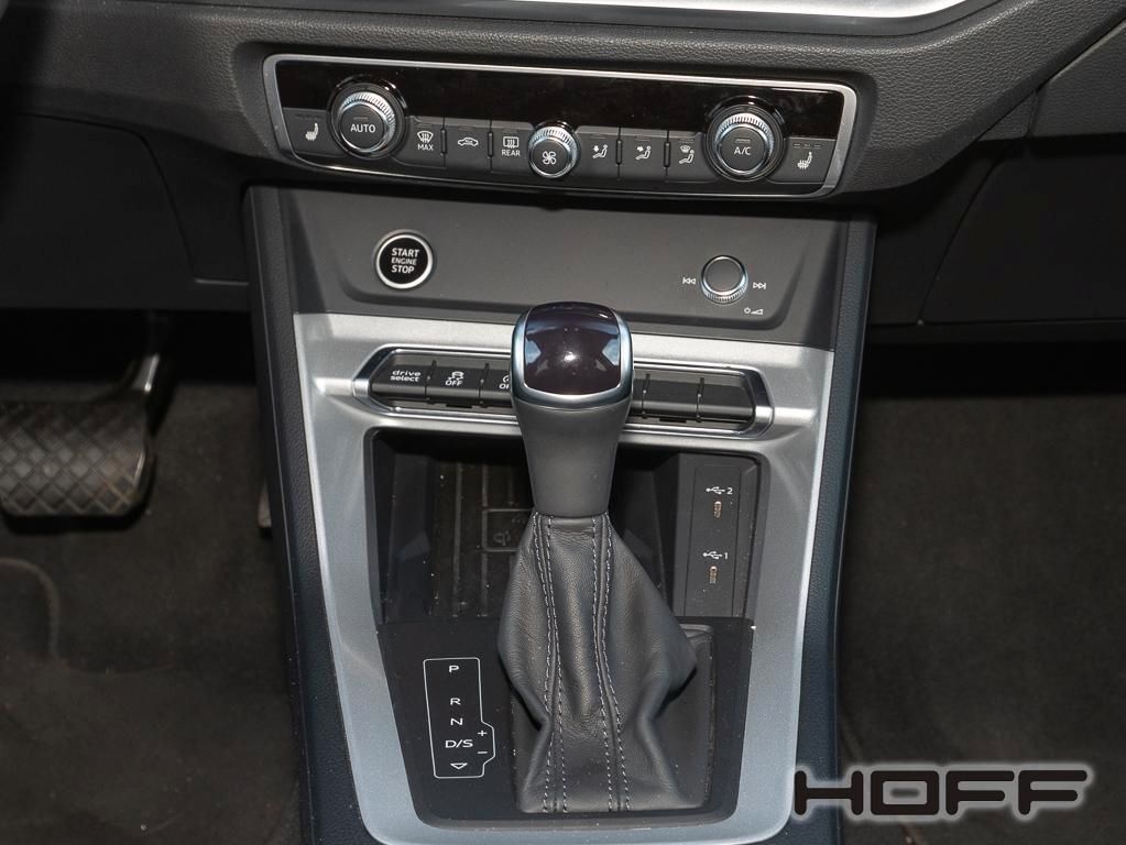 Audi Q3 2024 г. Чёрный, пробег 43000 км