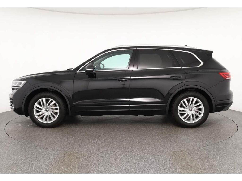 Volkswagen Touareg 2025 г. Чёрный, пробег 24418 км