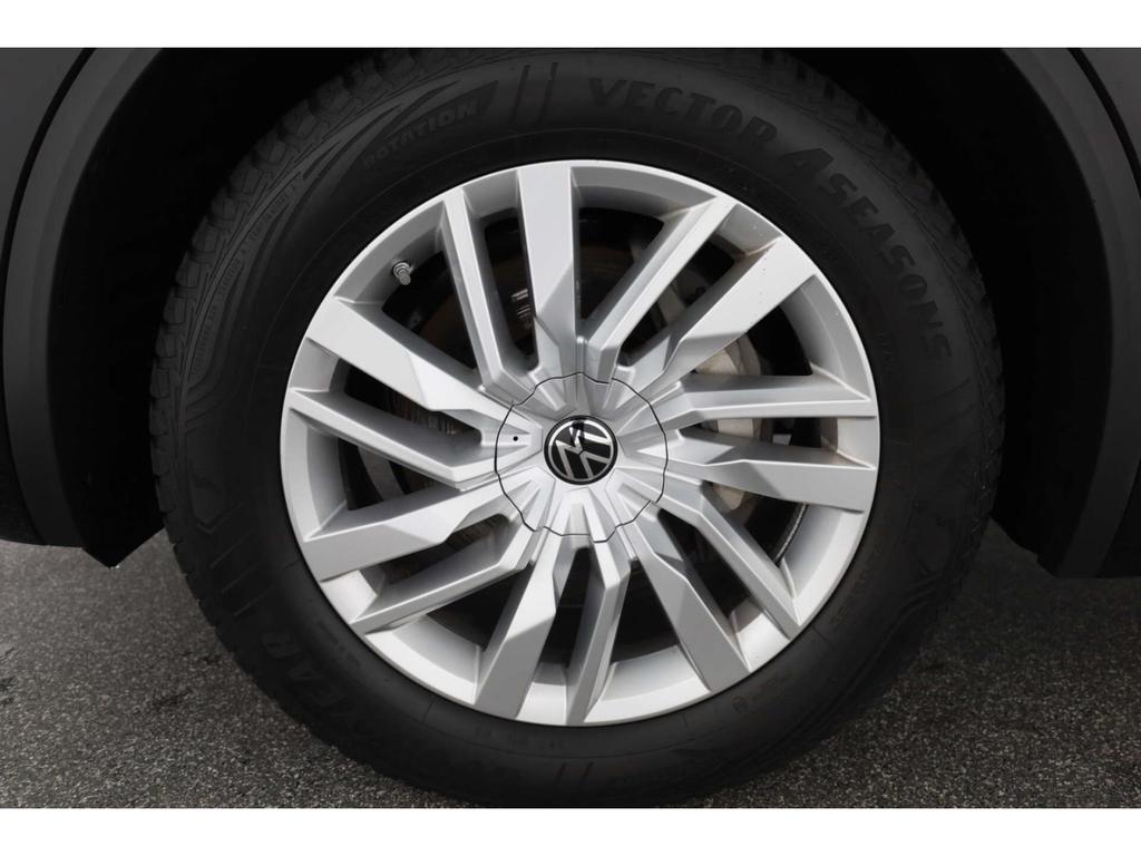 Volkswagen Touareg 2025 г. Чёрный, пробег 24418 км