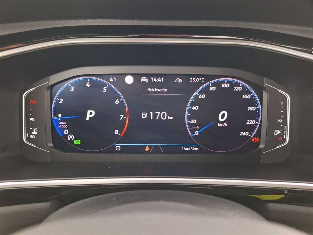 Volkswagen T-Roc 2024 г. Серый, пробег 26443 км