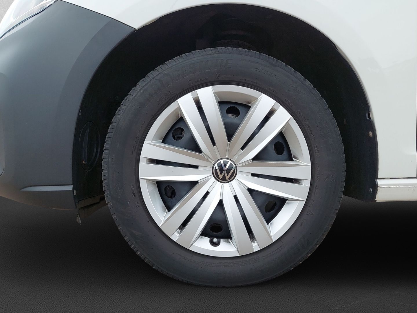 Volkswagen CADDY MAXI 2022 г. Белый, пробег 18905 км