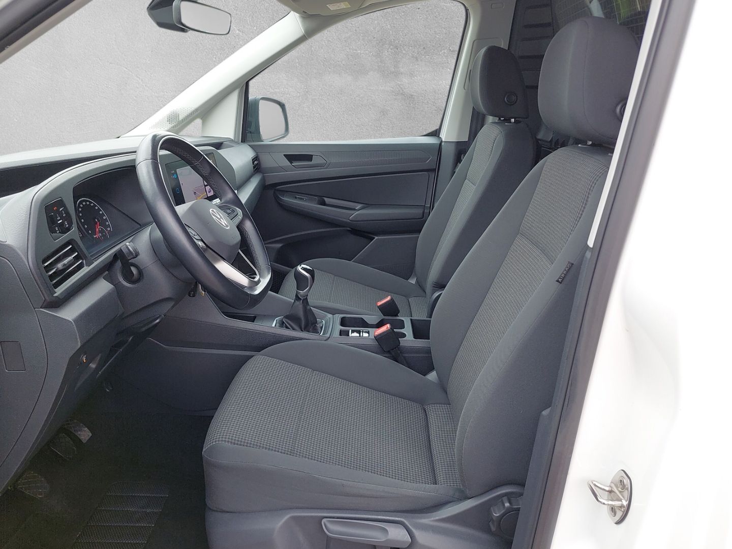 Volkswagen CADDY MAXI 2022 г. Белый, пробег 18905 км