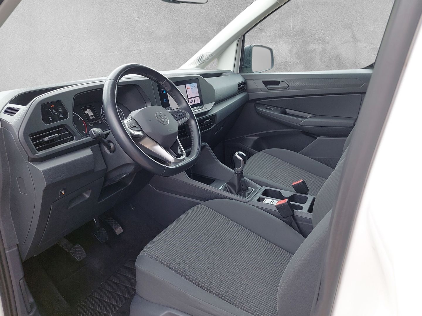 Volkswagen CADDY MAXI 2022 г. Белый, пробег 18905 км