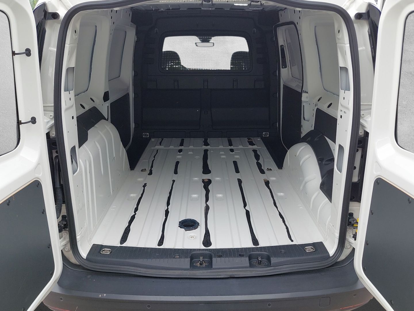 Volkswagen CADDY MAXI 2022 г. Белый, пробег 18905 км