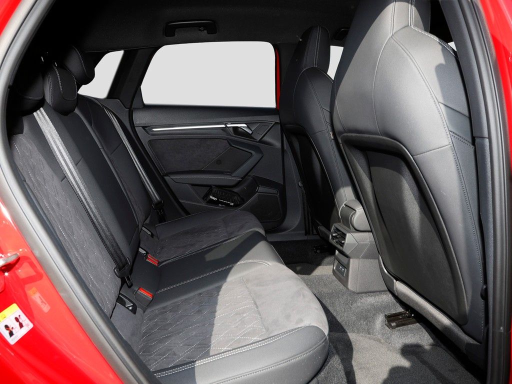 Audi A3 2023 г. Красный, пробег 41989 км