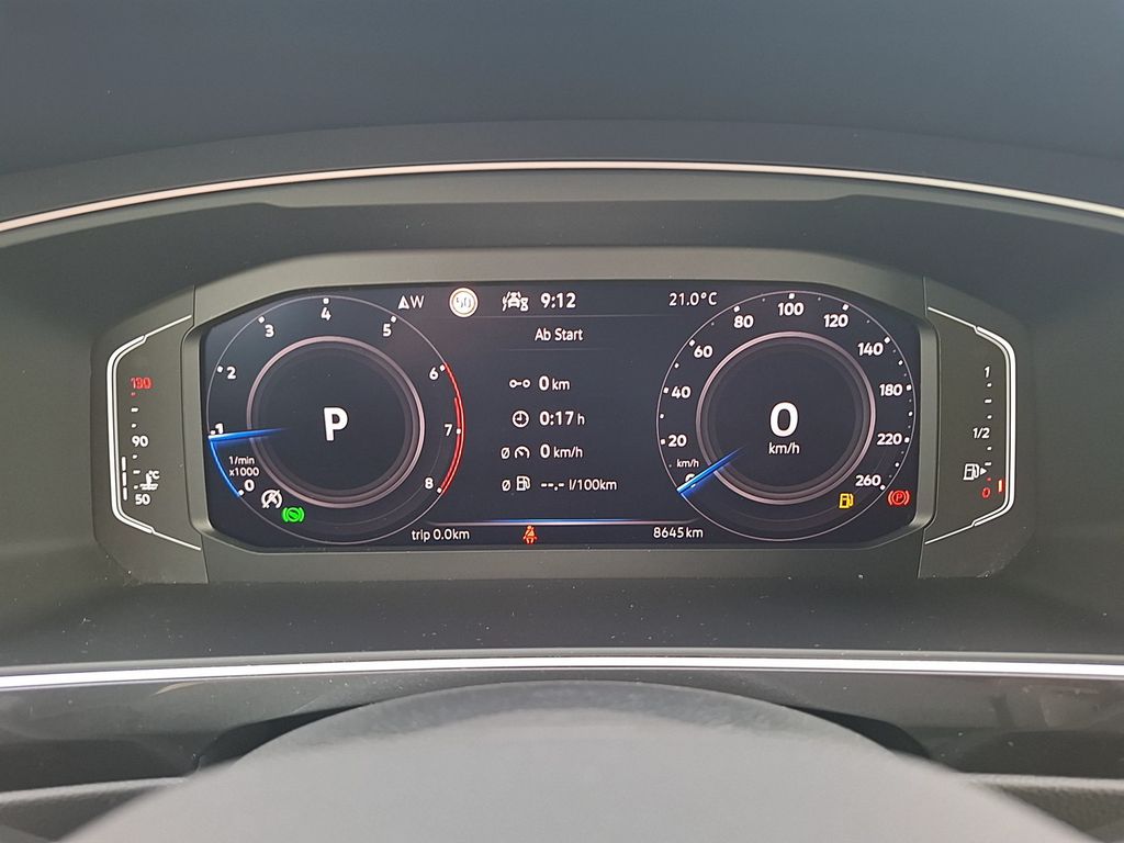 Volkswagen Tiguan 2024 г. Чёрный, пробег 9000 км