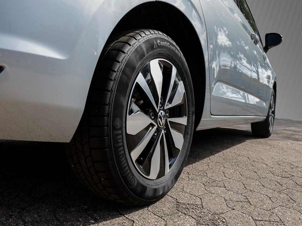 Volkswagen Touran 2024 г. Серебристый, пробег 33108 км