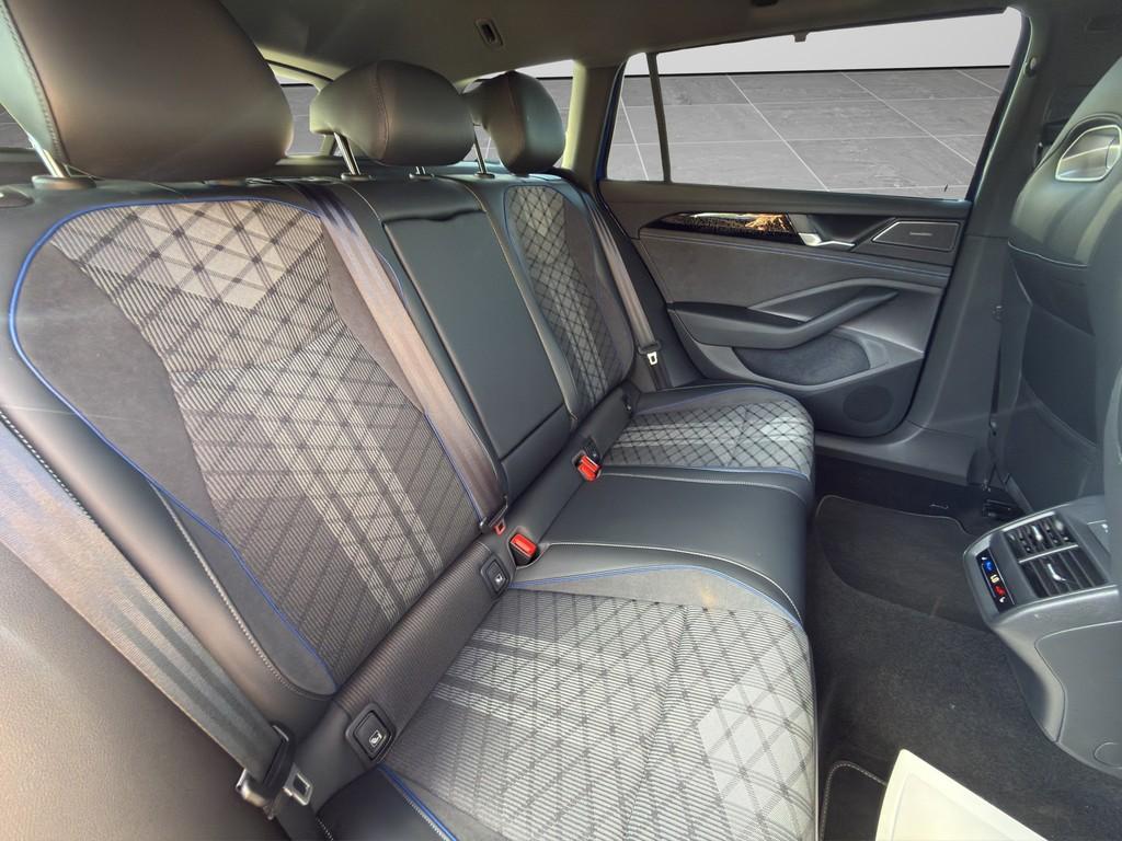 Volkswagen PASSAT VARIANT 2025 г. Синий, пробег 27400 км