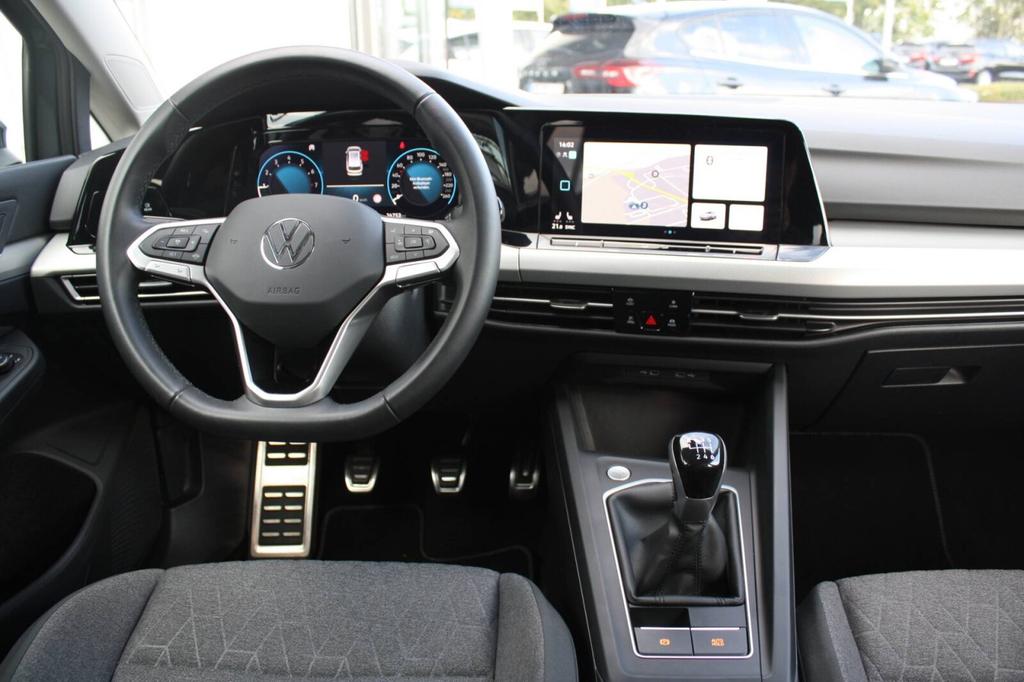 Volkswagen Golf 2024 г. Серый, пробег 25062 км