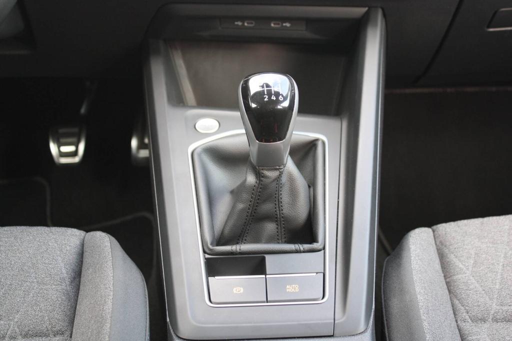 Volkswagen Golf 2024 г. Серый, пробег 25062 км