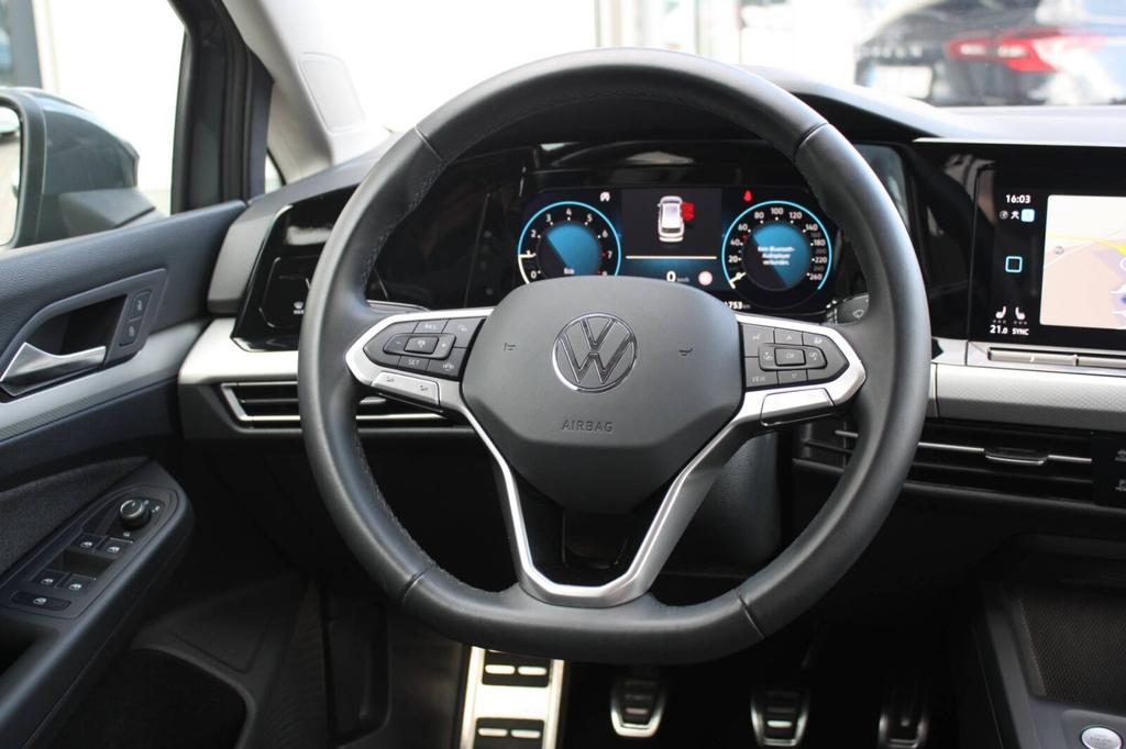 Volkswagen Golf 2024 г. Серый, пробег 25062 км