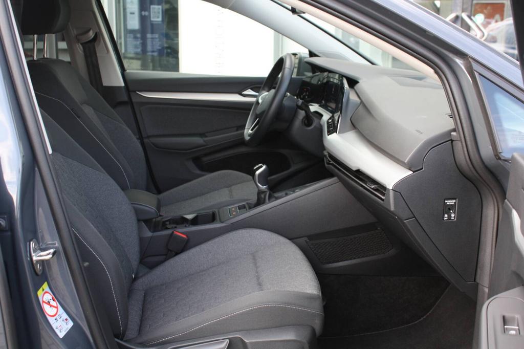 Volkswagen Golf 2024 г. Серый, пробег 25062 км