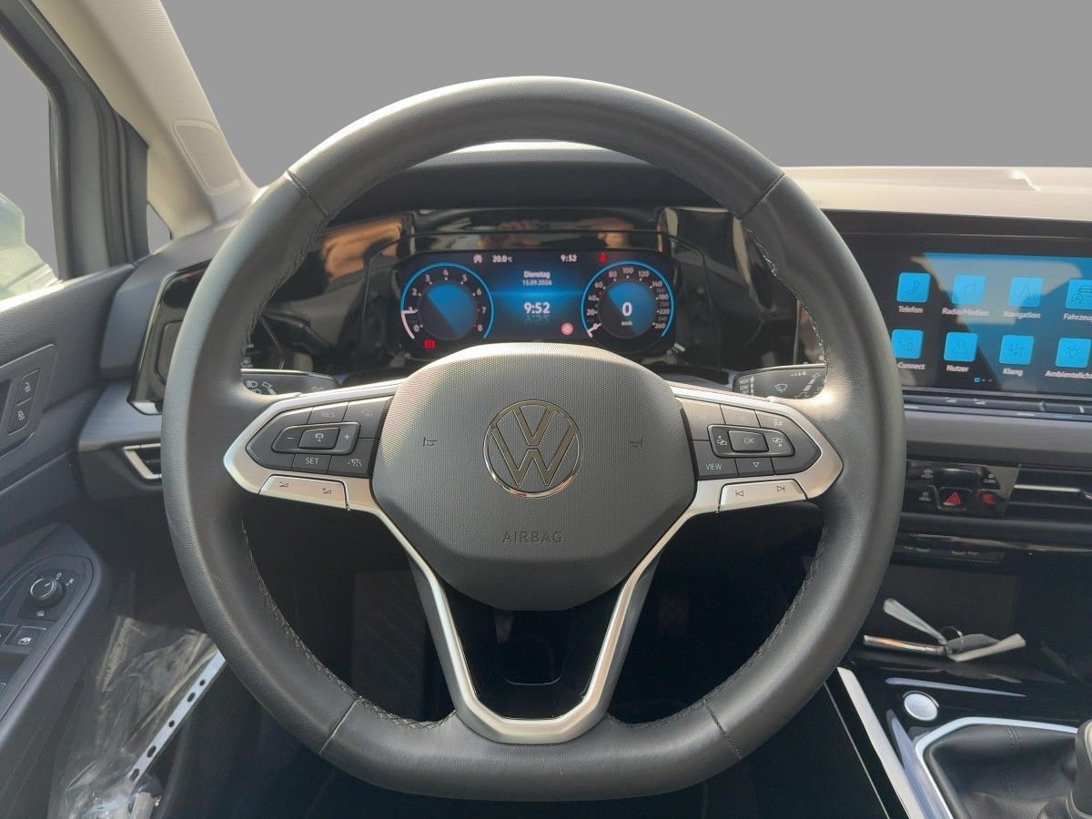 Volkswagen Golf 2024 г. Серый, пробег 21750 км