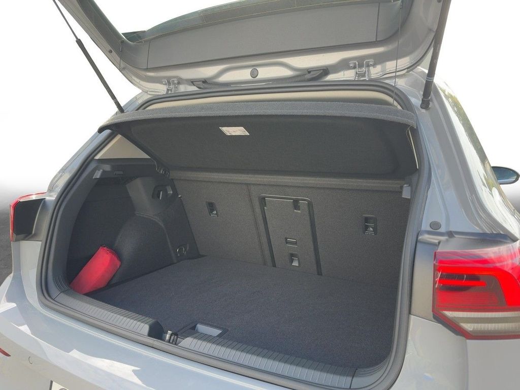 Volkswagen Golf 2024 г. Серый, пробег 21750 км