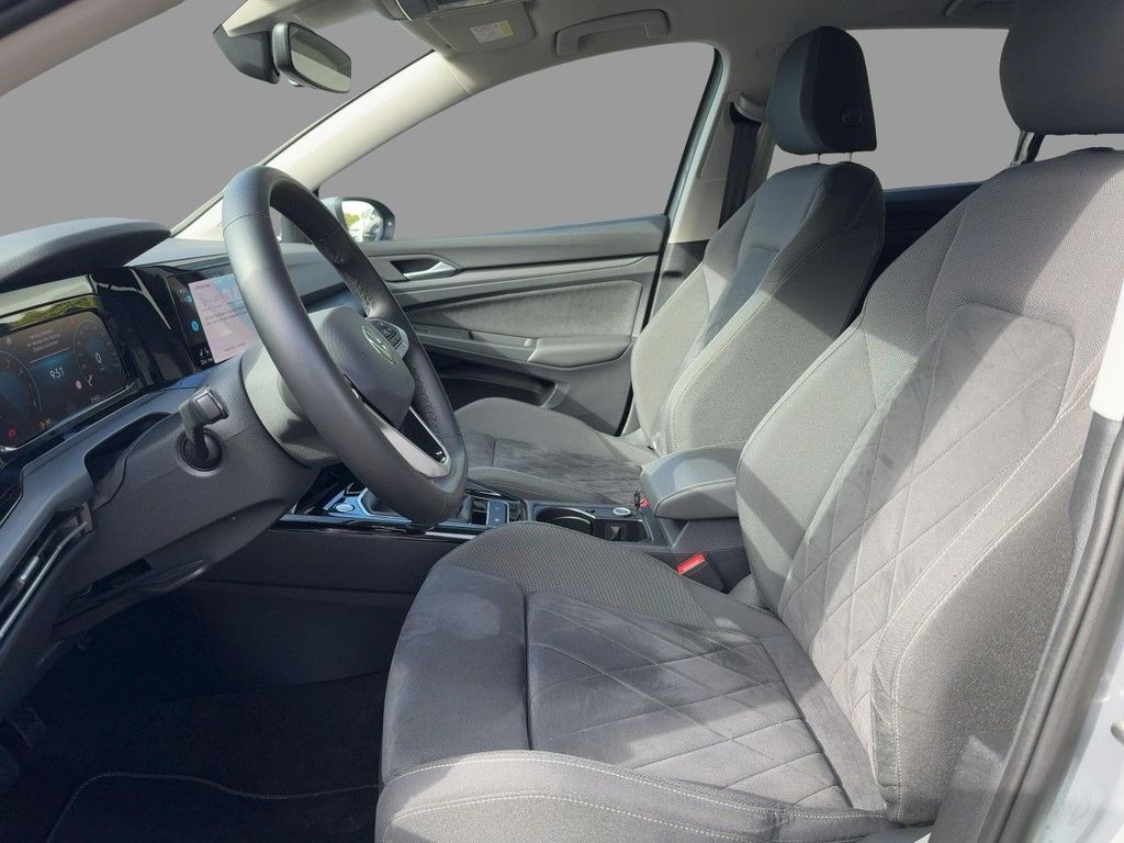 Volkswagen Golf 2024 г. Серый, пробег 21750 км
