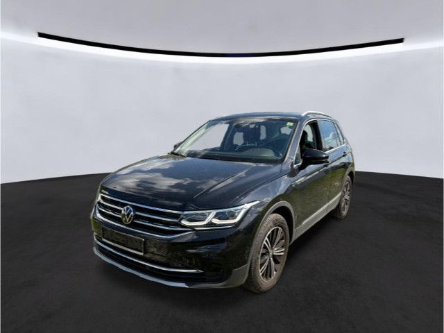 Volkswagen Tiguan 2023 г. Чёрный, пробег 41020 км
