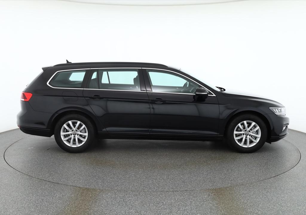 Volkswagen PASSAT VARIANT 2023 г. Чёрный, пробег 47360 км