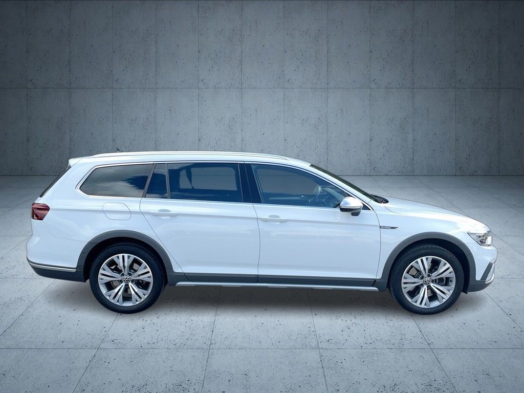 Volkswagen PASSAT ALLTRACK 2023 г. Белый, пробег 33990 км