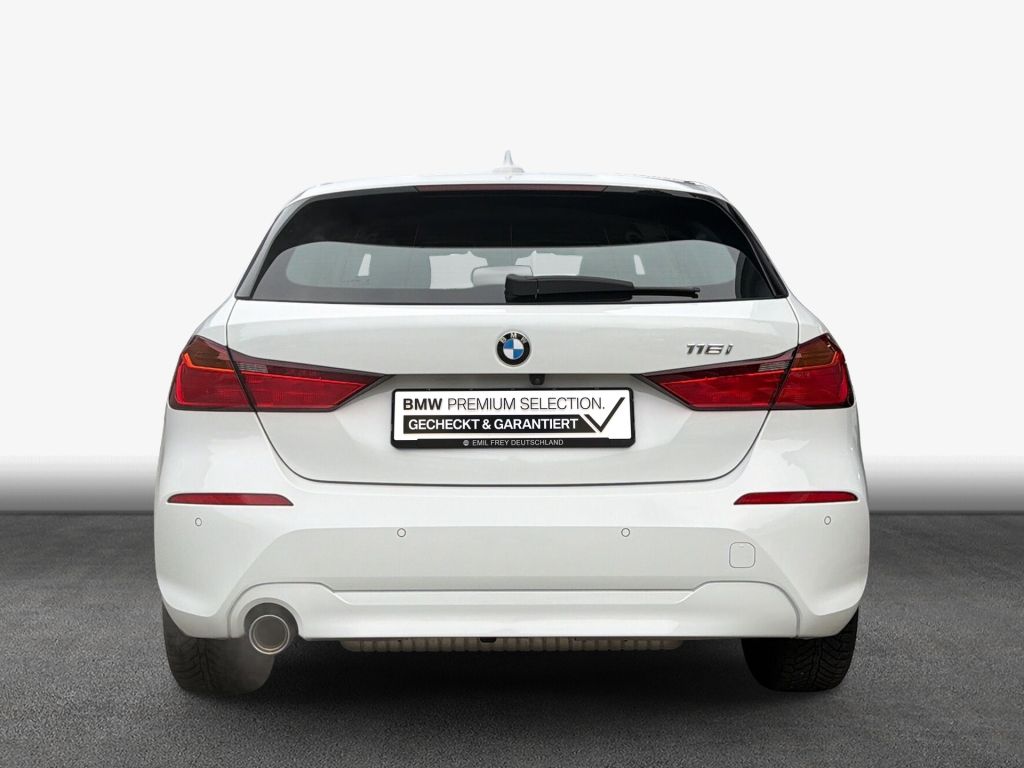 BMW 116 2022 г. Белый, пробег 40010 км