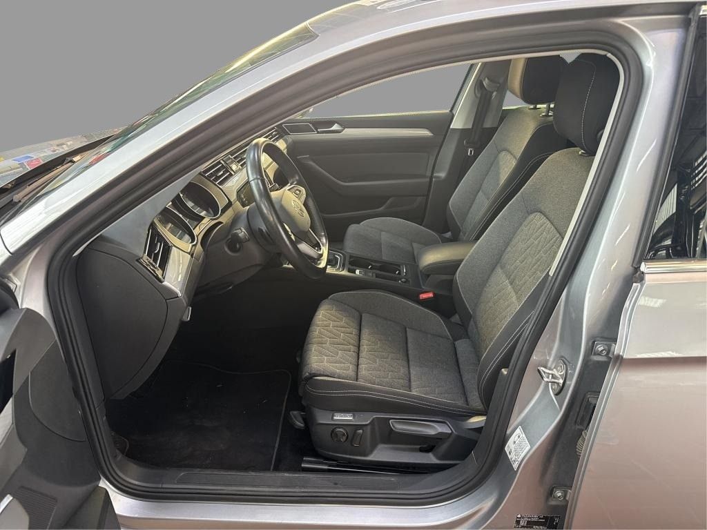 Volkswagen PASSAT VARIANT 2022 г. Серебристый, пробег 55714 км