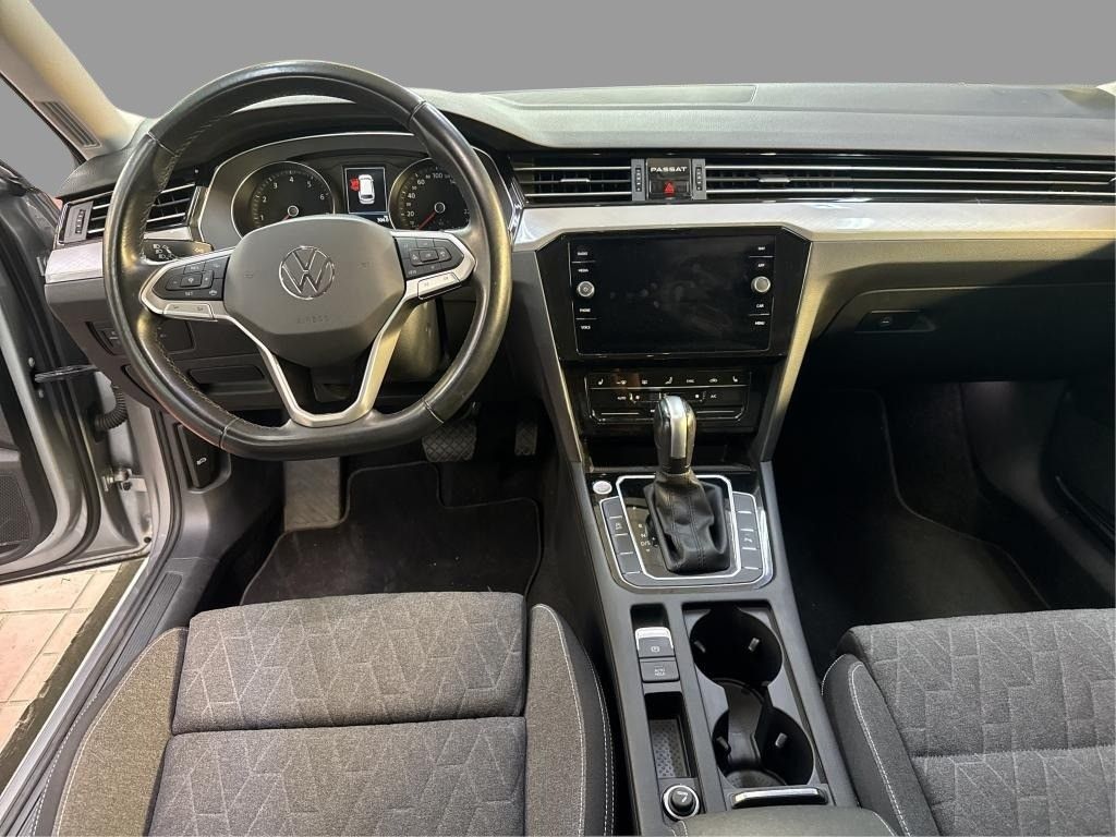 Volkswagen PASSAT VARIANT 2022 г. Серебристый, пробег 55714 км