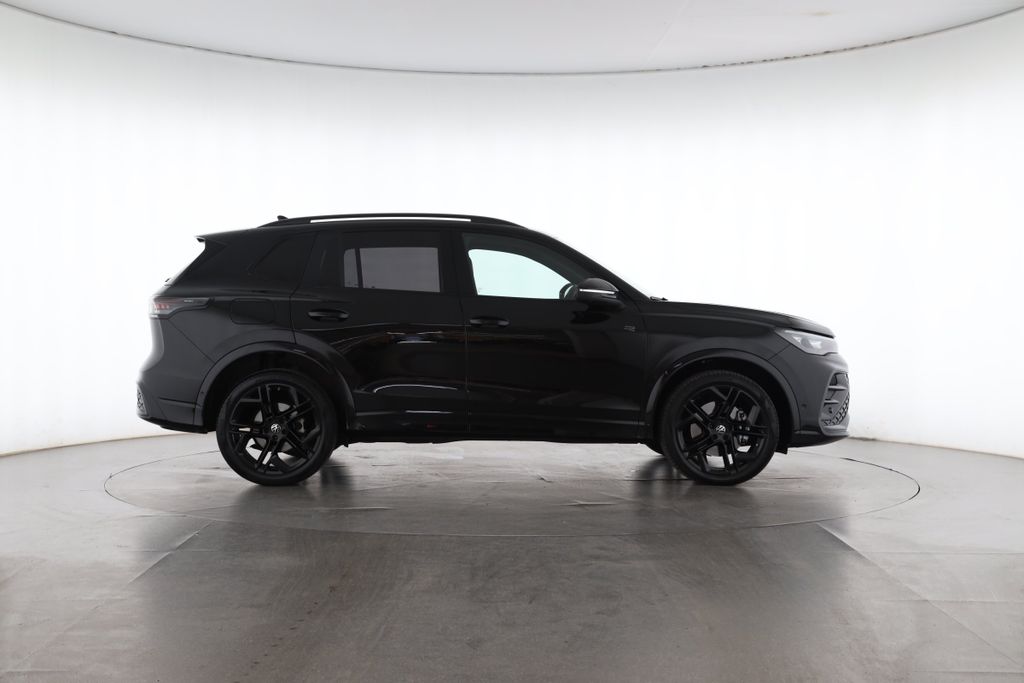 Volkswagen Tiguan 2026 г. Чёрный, пробег 8448 км