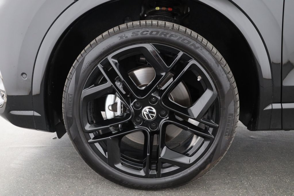 Volkswagen Tiguan 2026 г. Чёрный, пробег 8448 км