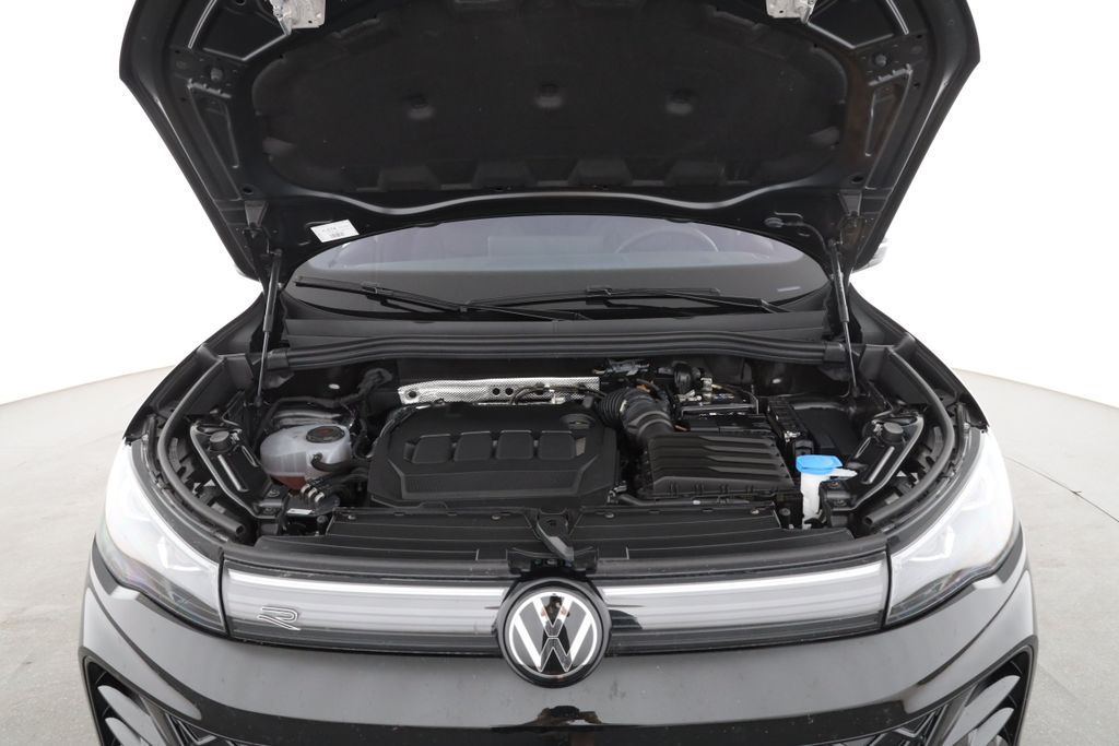 Volkswagen Tiguan 2026 г. Чёрный, пробег 8448 км